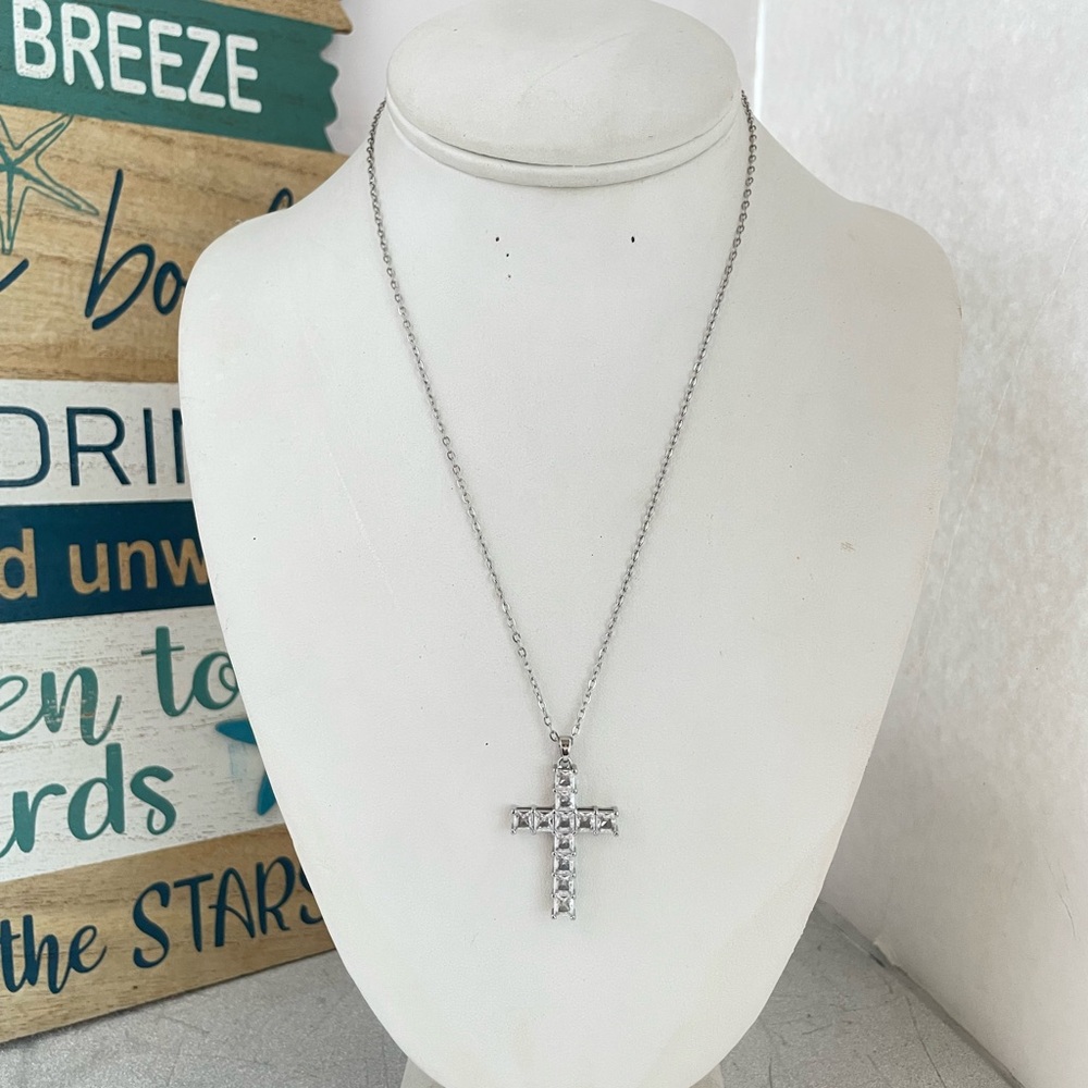 FLOWER NECKLACE